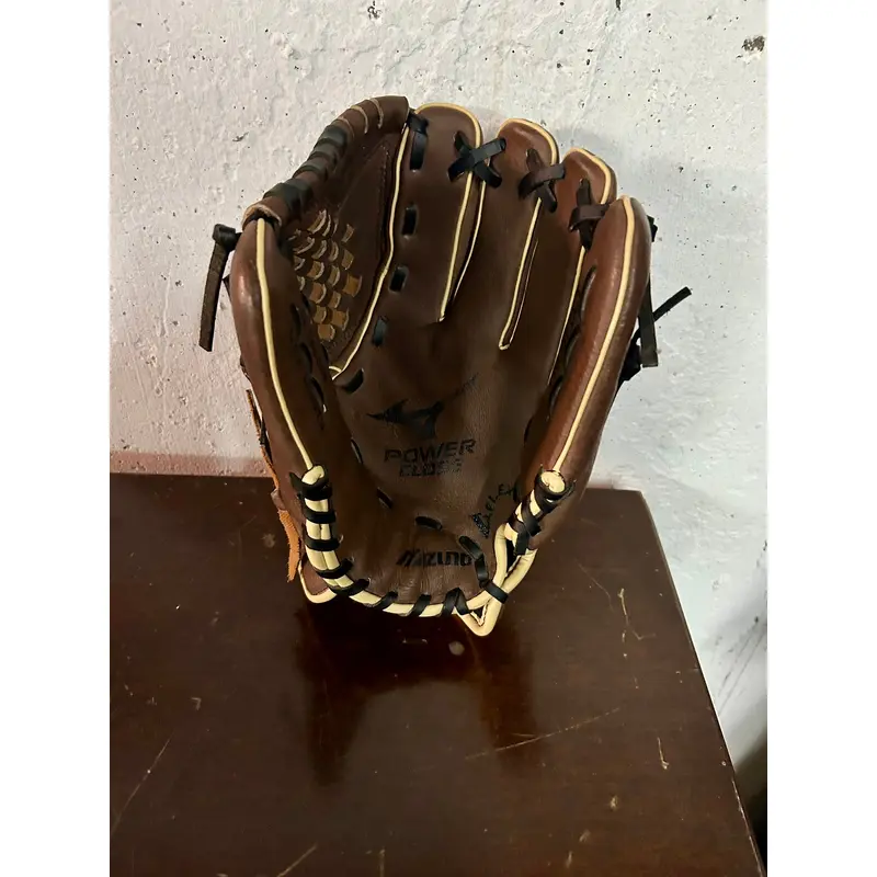 Mizuno RH Prospect Baseball Glove 11" (Used)