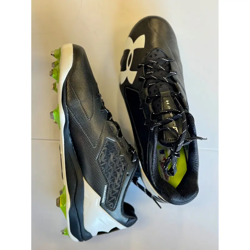 Black Men's Size M 10.5 (W 11.5) Under Armour Low Top Metal (New)