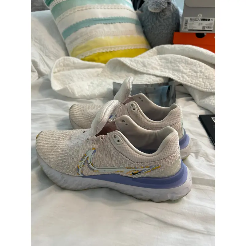 Women's Size M 7.0 (W 8.0) Nike React (Used)