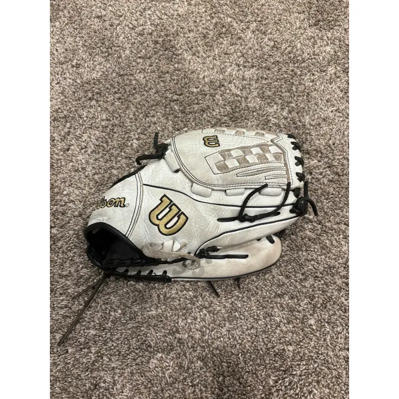 Wilson A1000 RH Baseball Glove 12.5" (Used)