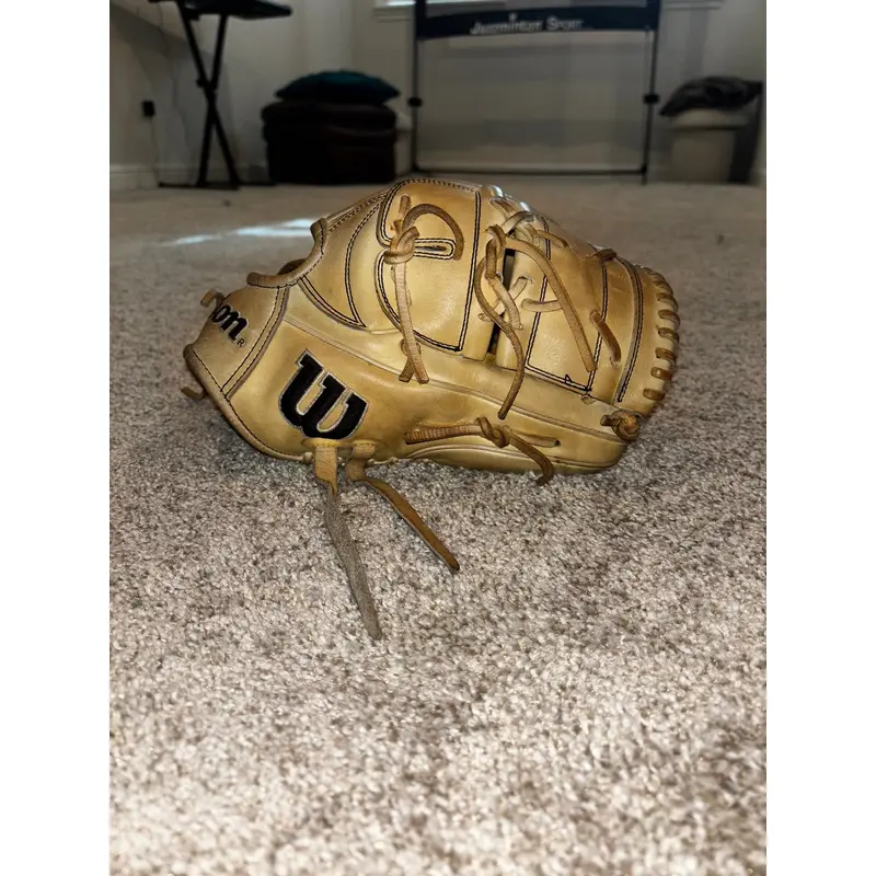 Wilson A2000 RH Pitcher's Baseball Glove 12" (Used)