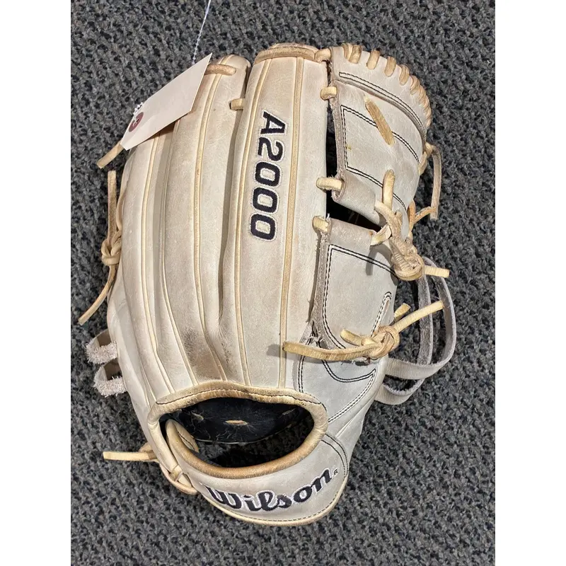 Wilson A2000 B2 RH Baseball Glove 12" (Used)