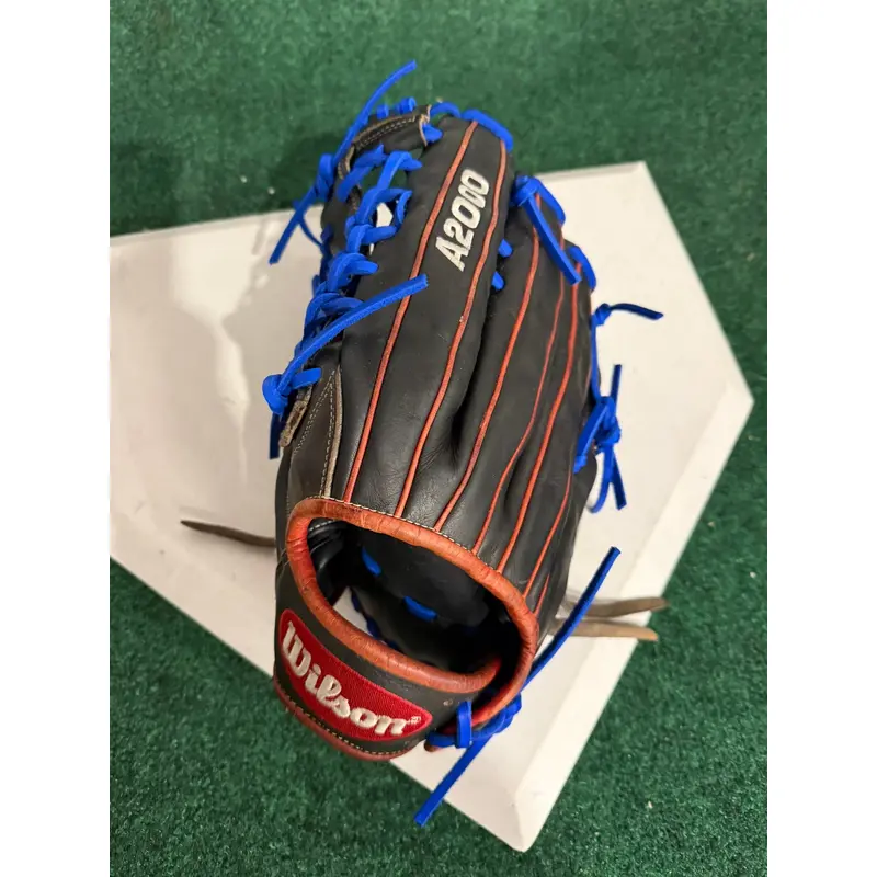 Wilson A2000 RH Outfield Baseball Glove 12.5" (Used)