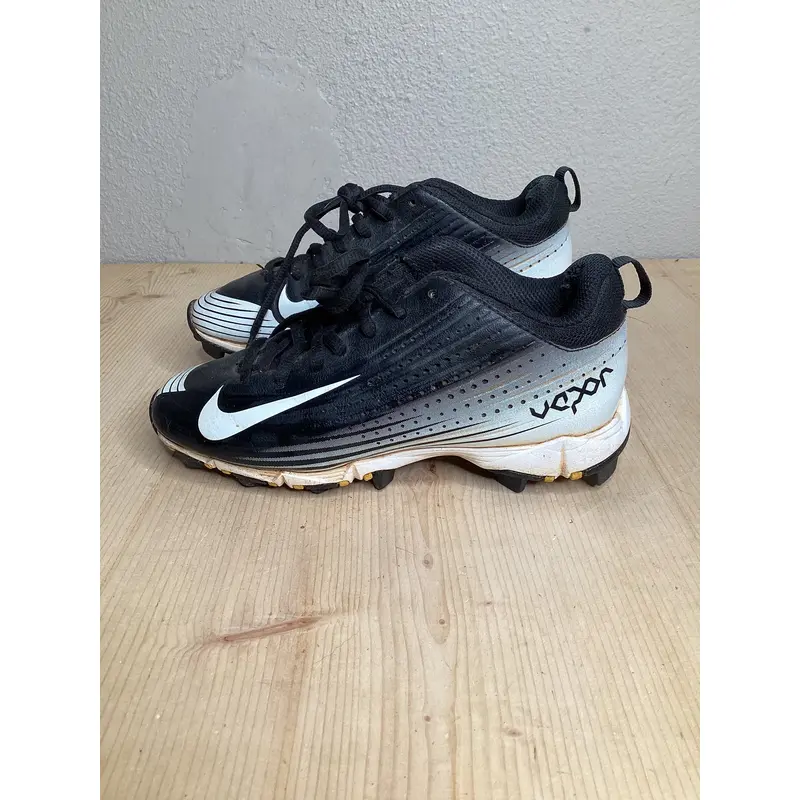 Black Kid's 1.5Y Nike vapor Low Top Footwear Molded Cleats (Used)