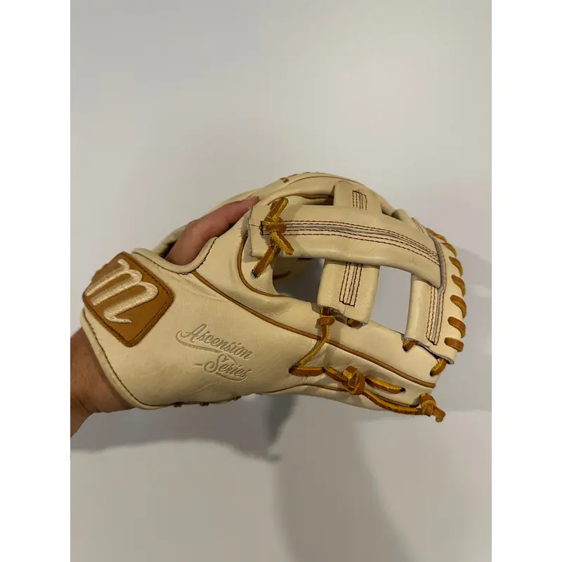 2025 Infield RH Marucci Ascension Baseball Glove 11.25" (Used)