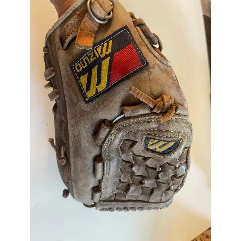 Mizuno Max Flex Professional Model Baseball Glove: RHT