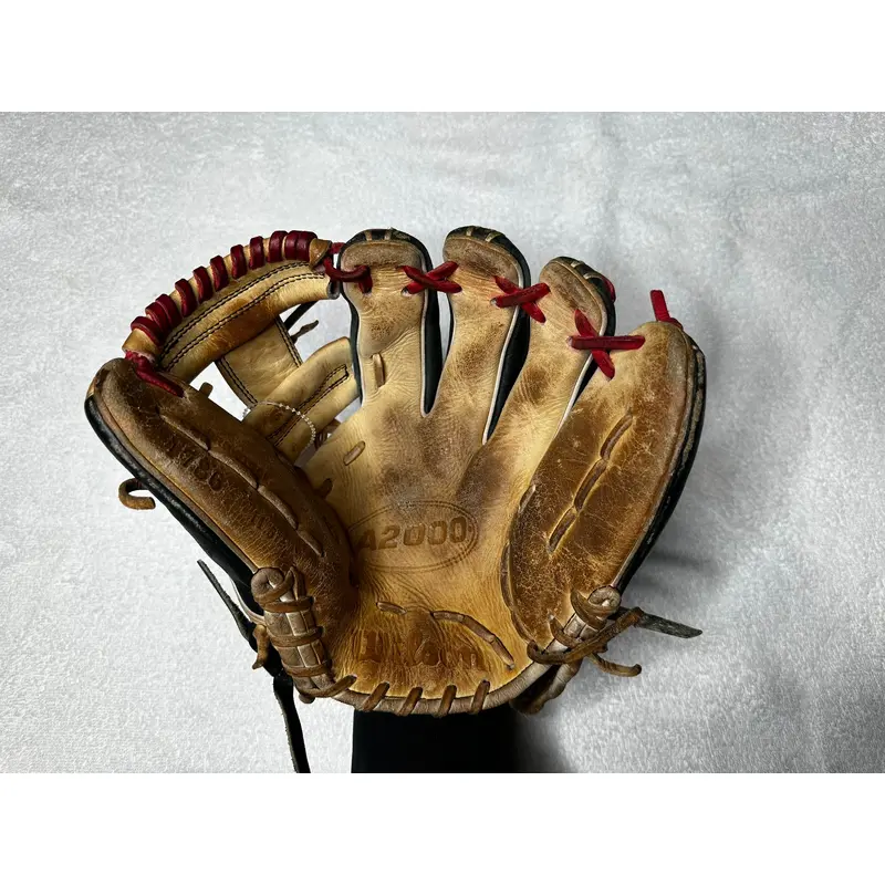 Brown Wilson A2000 RH Infield Baseball Glove 11.5" (Used)