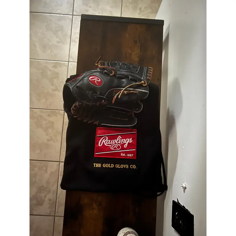 For trade: Rawlings RH Infield Heart of the Hide Baseball Glove 11.5" (Used)