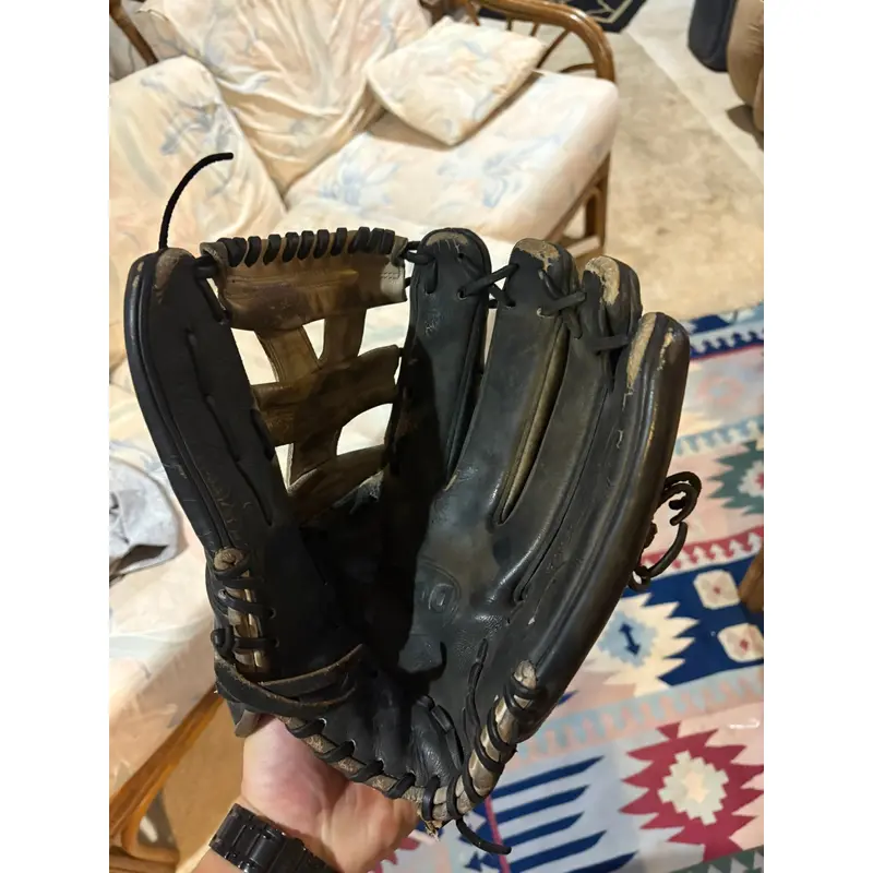 Wilson A2000 RH Outfield Baseball Glove 12.75" (Used)