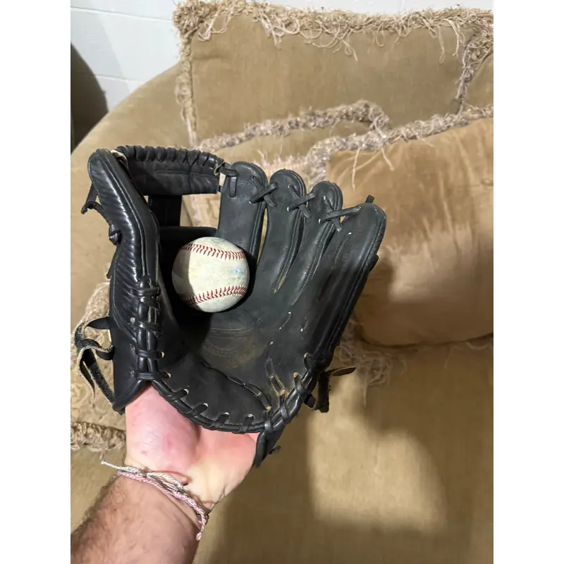 Under Armour RH Infield Baseball Glove 11.75" (Used)