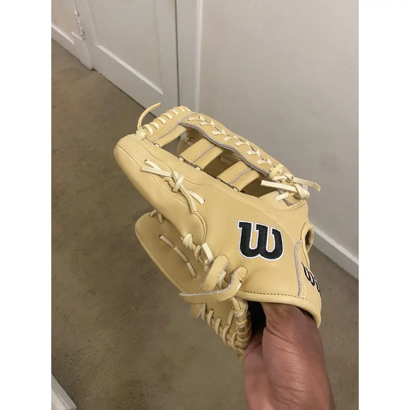 2024 Wilson Left Hand Throw Outfield A2000 Baseball Glove 12.75" (Used)