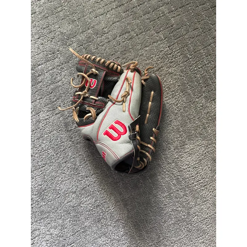 Wilson RH Infield A2000 1975 Baseball Glove 11.75" (Used)