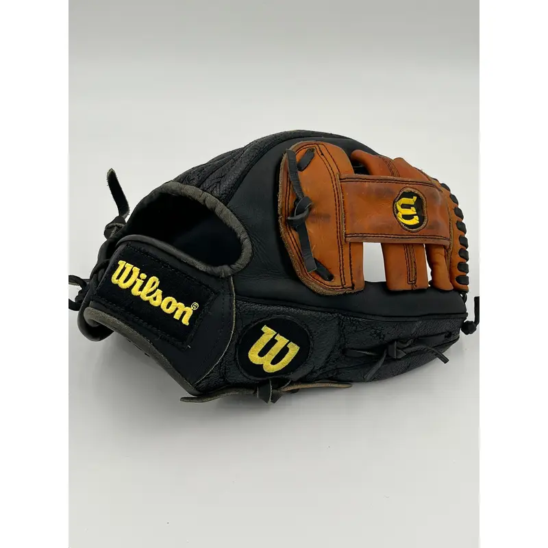 Wilson a2000 G4 11.5 infield baseball glove
