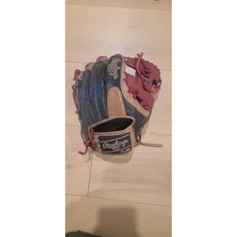Rawlings heart of the hide alligator skin already broken in