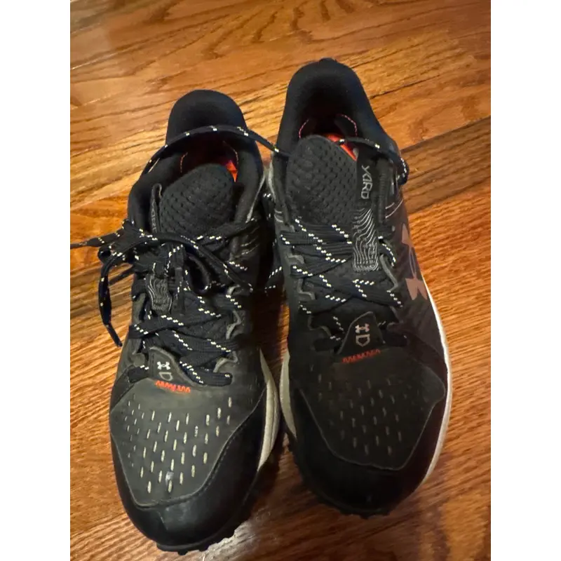 Unisex Youth  Under Armour Shoes (Used)