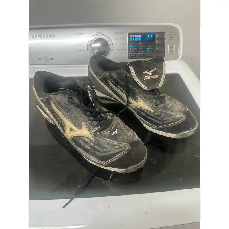 Mizuno metal baseball cleats-used size 12