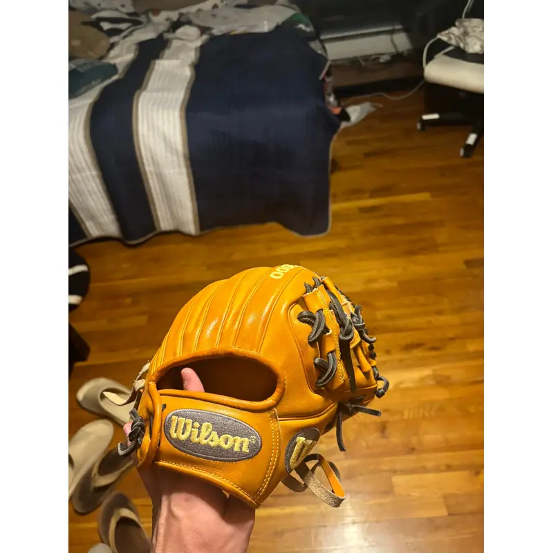 Wilson Right Hand Throw Infield A2000 Baseball Glove 11.5" (New)