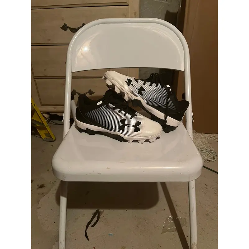 New White Men's Molded Cleats Low Top