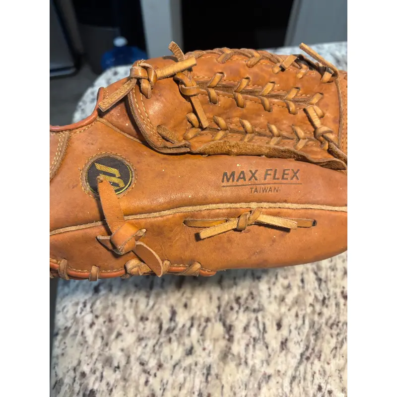 Mizuno Right Hand Throw Professional model Baseball/Softball Glove 13"