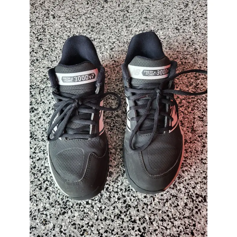 Black Kid's Size M 6.0 (W 7.0) Youth Low Top Molded Cleats (Used)