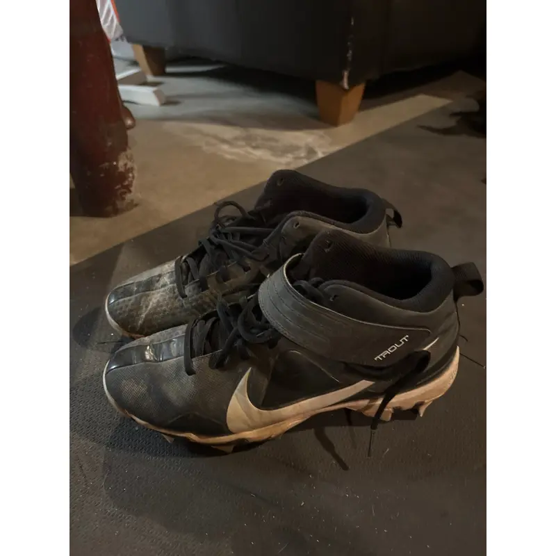 Men's Size M 8.0 (W 9.0) Nike Trout (Used)