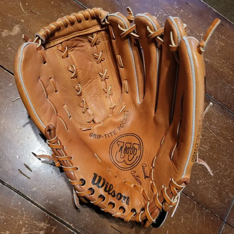 Wilson Right Hand Throw Outfield Baseball Glove (Used)