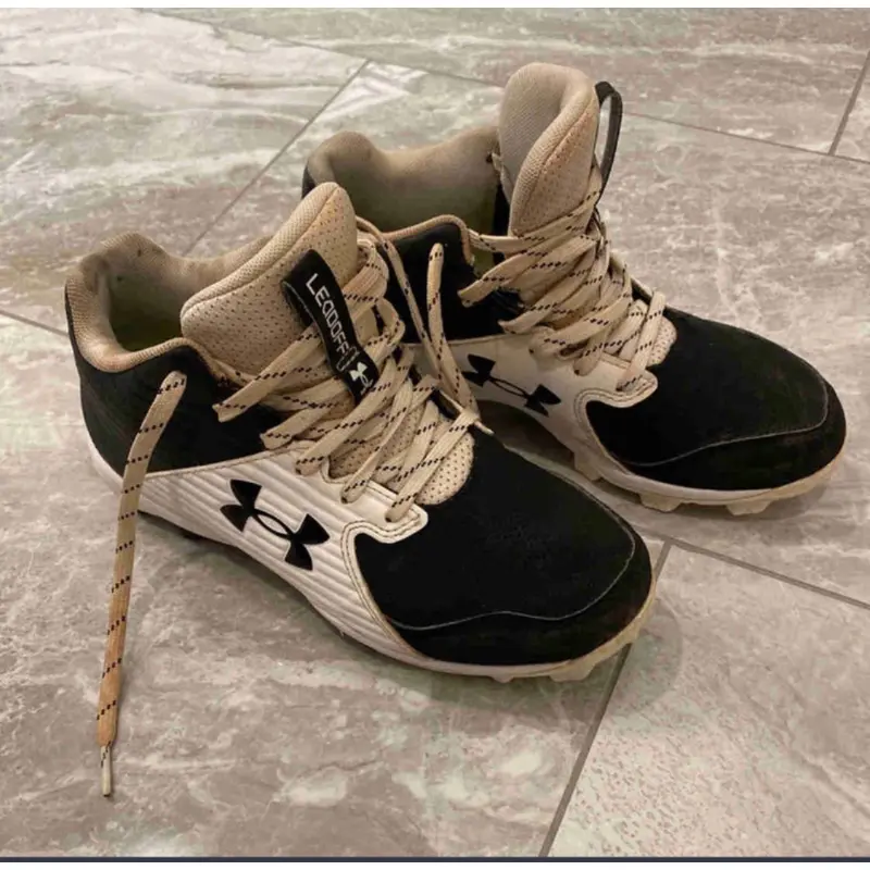 Under Armour Leafoff Low RM 4.5Y Youth Baseball Cleats OA4