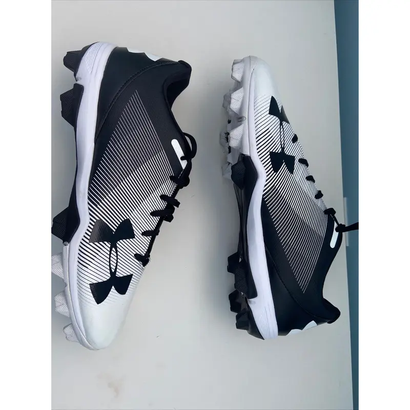 Mens Size 12 Under Armour Baseball Cleats