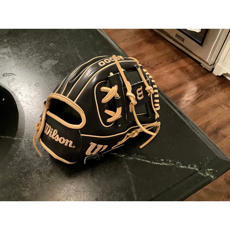 New 2023 Right Hand Throw Wilson Infield A2000 Baseball Glove 11.5"
