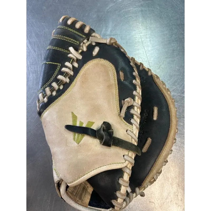 Used Easton SYNERGY ELITE BB/SB Catchers RH Throw Black 33" 11868-S000064966