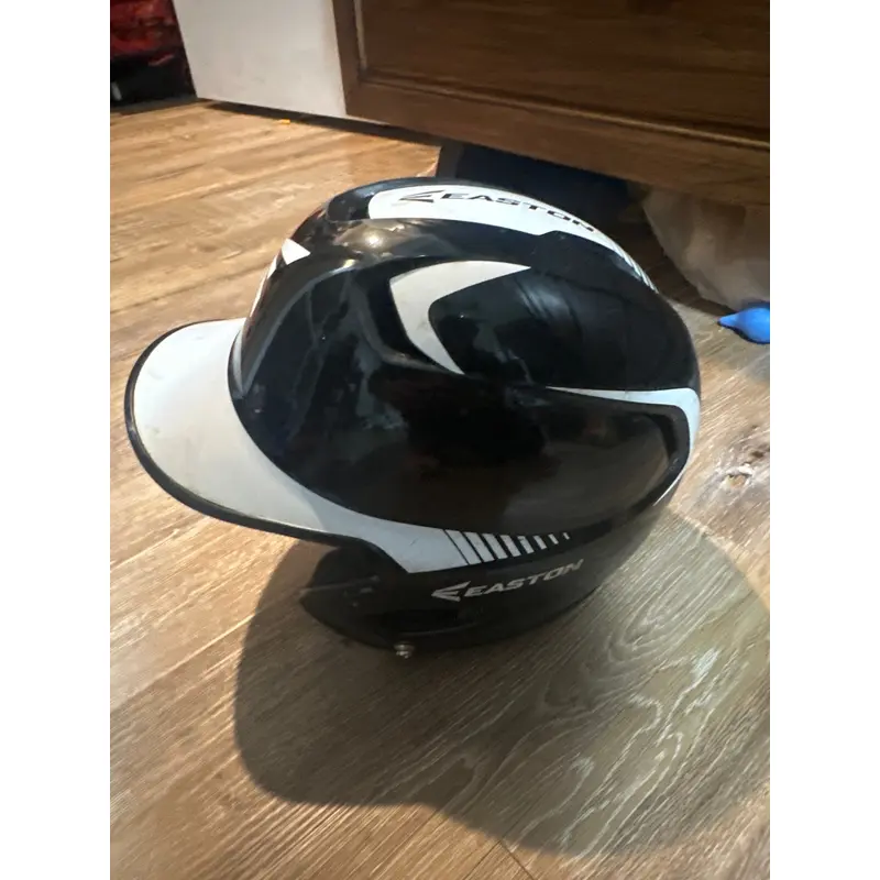 Used 6 3/8 - 7 1/8 Easton Z5 Batting Helmet