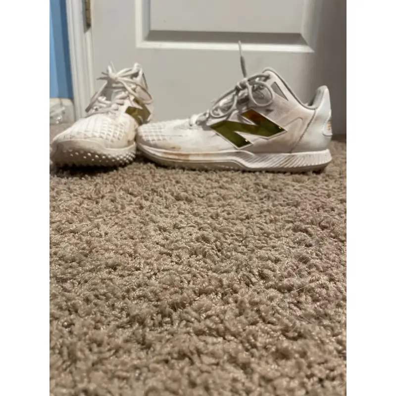 White Men's Size M 11.0 (W 12.0) Adult New Balance Shoes (Used)
