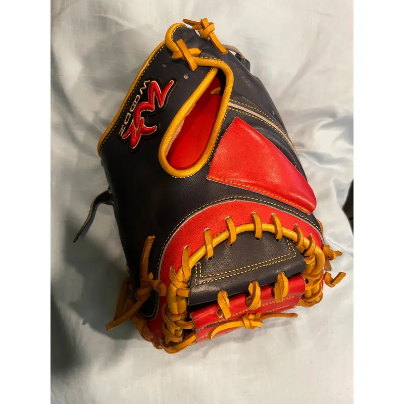 Woodz catchers glove