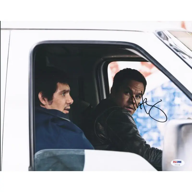 Mark Wahlberg Contraband Signed Authentic 11X14 Photo PSA/DNA #U72108