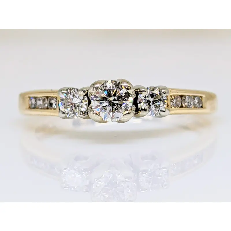 14K .37 CARAT TOTAL WEIGHT I1 J DIAMOND ROUND (9) TRINITY ESTATE RING 2.8 GRAMS