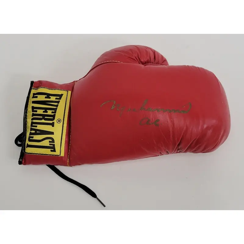 Muhammad Ali Signed Everlast Boxing Glove Beckett COA