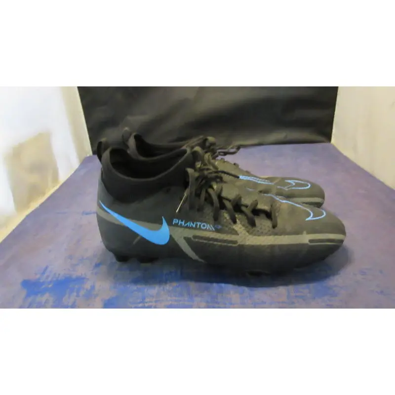 Used Nike Phantom Soccer Cleats Youth Size 5.5