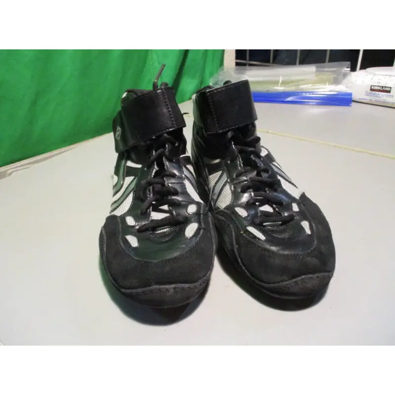 Used Matman Size Adult 8 Wrestling Shoes