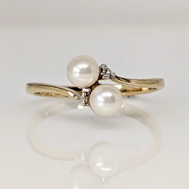14K PEARL ROUND (2) 4MM BYPASS WITH MELEE ESTATE RING 1.4 GRAMS