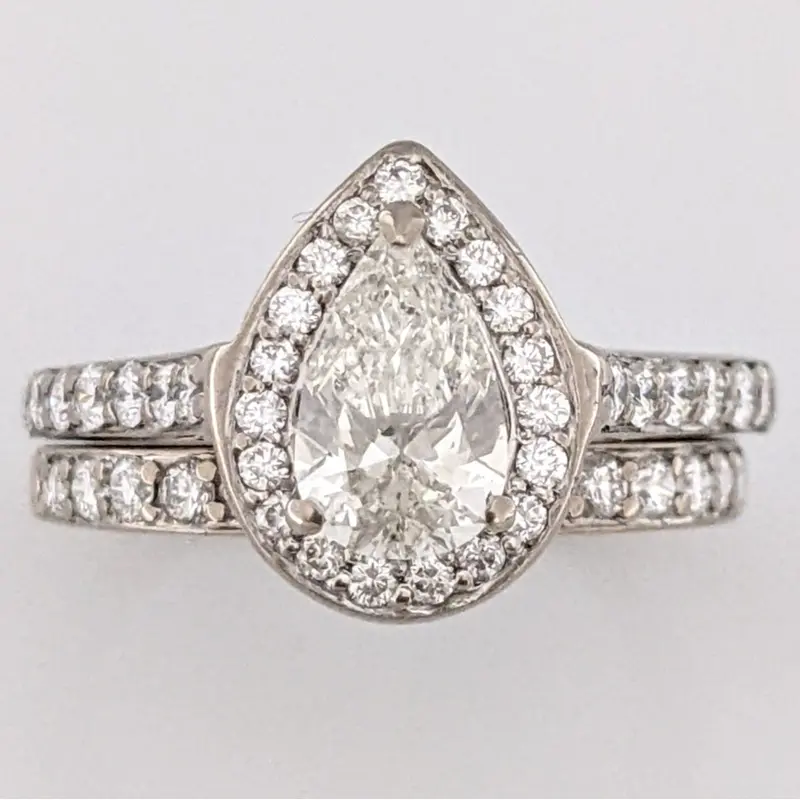 18K WHITE .83 CARAT TOTAL SI2 F DIAMOND PEAR WITH ROUNDS ESTATE RING/ BAND SET