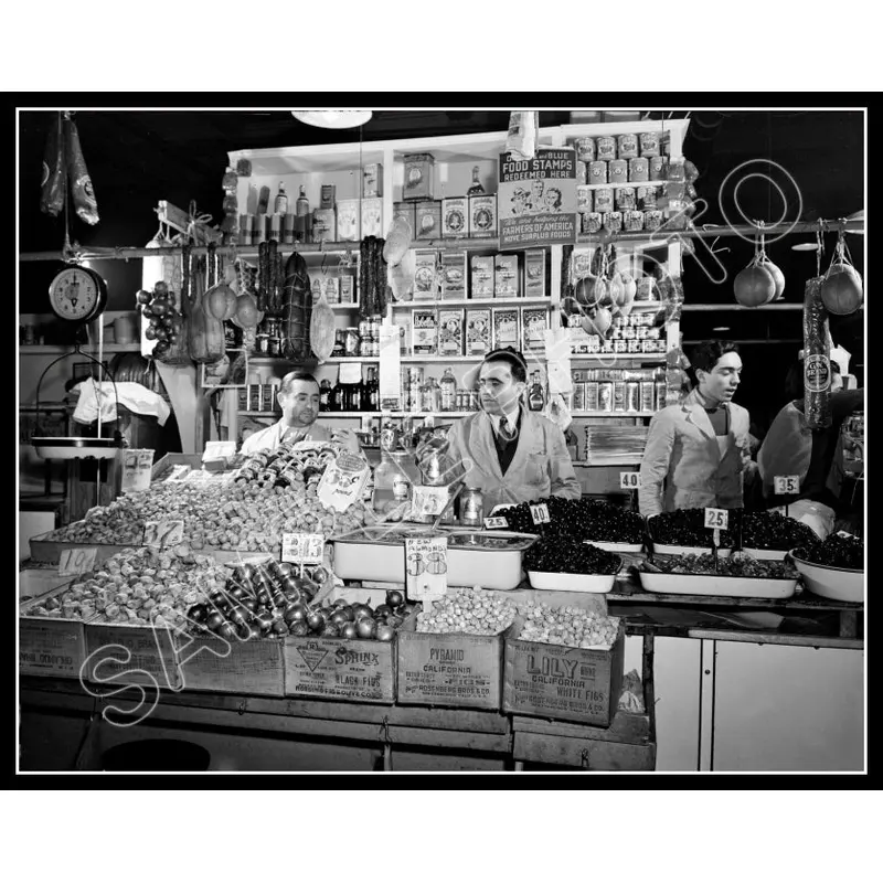 1943 Italian Grocery Store 8X10 Photo - New York - 2358